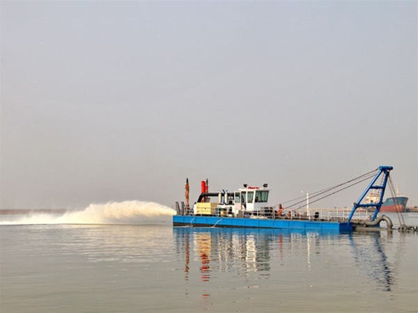 挖泥船 型號XL—CSD150